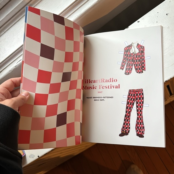 Harry Styles dress up book - Picture 4 of 4